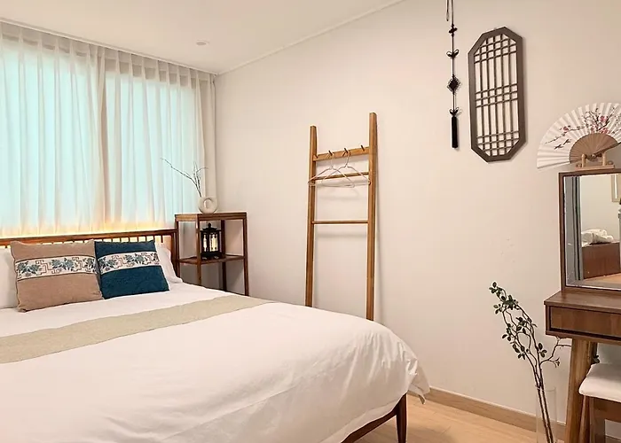 Hongdae Yeonnam Mangwon Walking Distance 3qbed Airport Railroad Luggage Storage Parking *